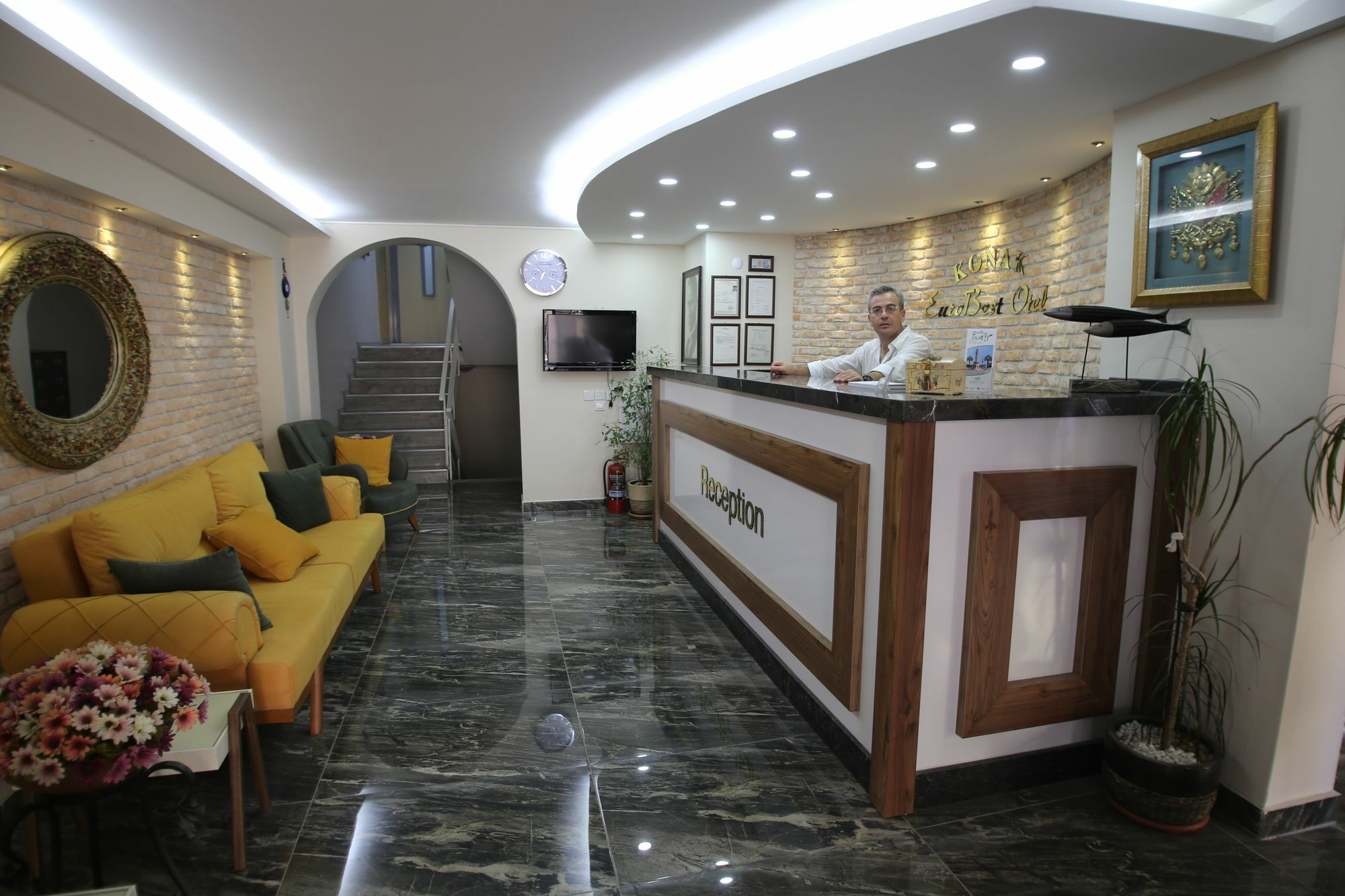 Konak Eurobest Otel Izmir Exterior photo